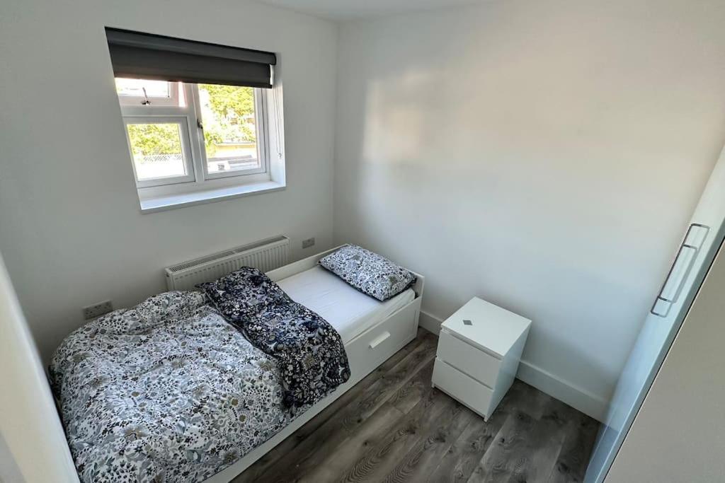 Beautiful 3 Bedroom House In London -Ensuite Bed Room Twickenham Ngoại thất bức ảnh