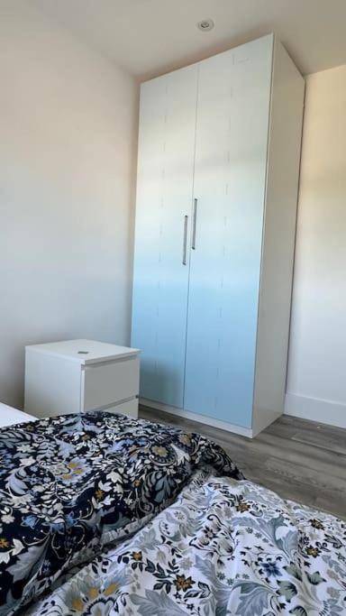 Beautiful 3 Bedroom House In London -Ensuite Bed Room Twickenham Ngoại thất bức ảnh