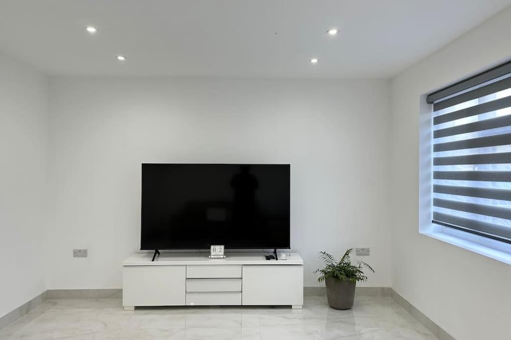 Beautiful 3 Bedroom House In London -Ensuite Bed Room Twickenham Ngoại thất bức ảnh