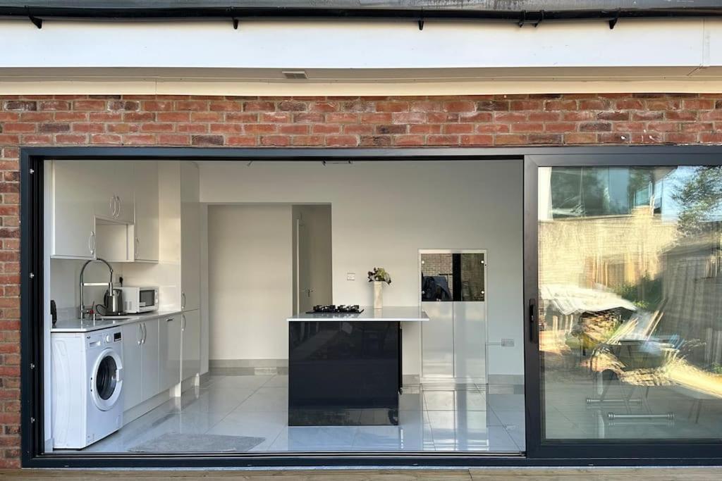 Beautiful 3 Bedroom House In London -Ensuite Bed Room Twickenham Ngoại thất bức ảnh